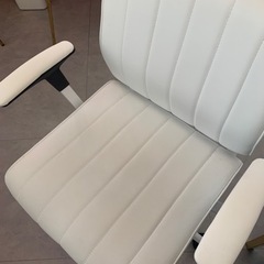 LOWYAデスクチェアの画像