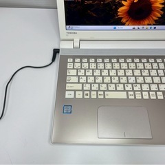 東芝/i7/SSD512GB/8GB/Office付/15.6型/金/高性能の画像