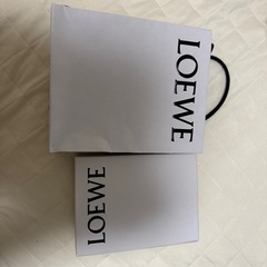 VUITTON ロエベ　CHANEL 紙袋とボックスの画像