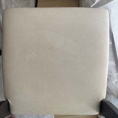 ダイニングテーブルとチェアの画像