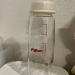 哺乳瓶と泡タイプの哺乳瓶洗剤セットの画像