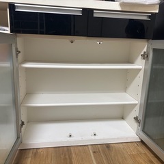 8月15日まで可能値下げ
カウンター食器棚の画像