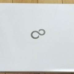 富士通 ホワイト ノートパソコン SSD搭載 Office2024 初心者用 Windows11 初期設定済の画像
