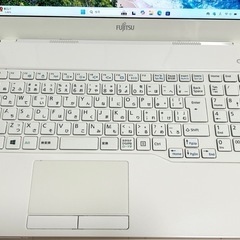 富士通 ホワイト ノートパソコン SSD搭載 Office2024 初心者用 Windows11 初期設定済の画像