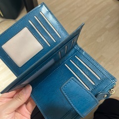 二つ折り財布の画像