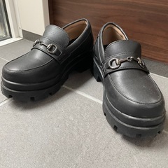 厚底　ローファーの画像