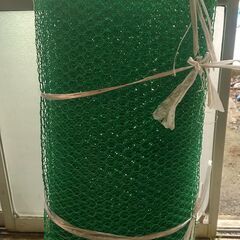 ビニール亀甲金網。グリーン。害虫ネット。