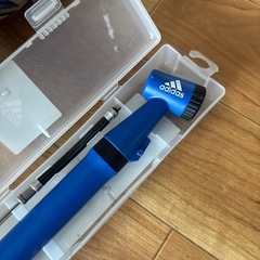 サッカーボール　＆　空気入れの画像