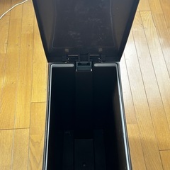ゴミ箱の画像