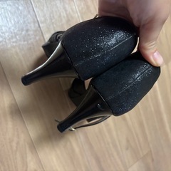 アプレジュール　Lサイズ　パンプス黒　ラメ　の画像