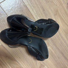 アプレジュール　Lサイズ　パンプス黒　ラメ　の画像