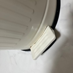 ゴミ箱　ペダル式　ブリキ　ニトリ　の画像