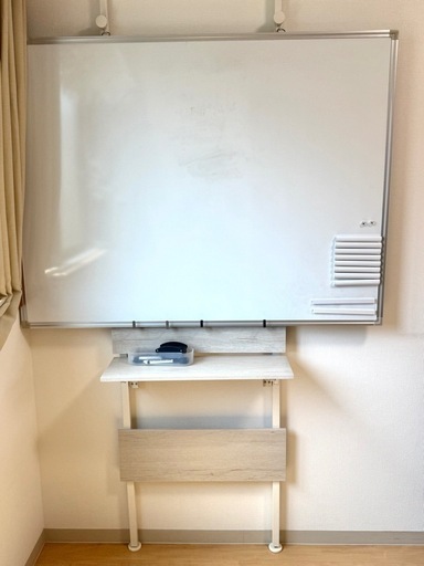 ホワイトボード➕突っ張り棚