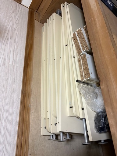 机とパーテーション　塾やフリースクールやりたい方いかがですか？