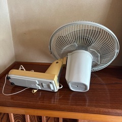 壁掛け扇風機　通電ok 訳ありの画像