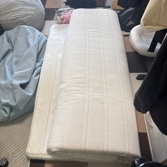 ikeaクイーンベッドマットレスの画像