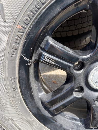 取りに来てくれる方希望 ハイエース200用195/80R15 スタッドレス付き