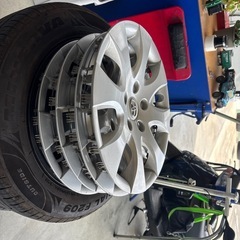 プリウスα 205/60R16 ホイール付きの画像