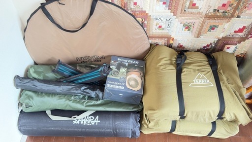 寝袋、マット、椅子、冷凍冷蔵庫など