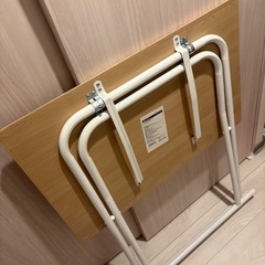 折りたたみテーブルの画像