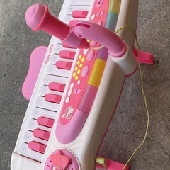 キティちゃん　ピアノ　椅子付きの画像