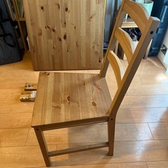 IKEA テーブル+椅子4脚セット の画像