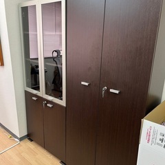 鍵付き書庫の画像