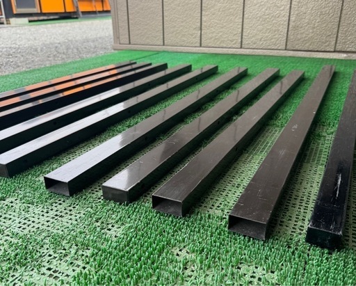 フェンス部品 角パイプ 長さ約114cm 幅約5cm 厚み約2.7cm