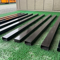 フェンス部品 角パイプ 長さ約114cm 幅約5cm 厚み約2.7cmの画像