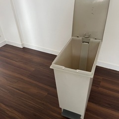 ゴミ箱の画像