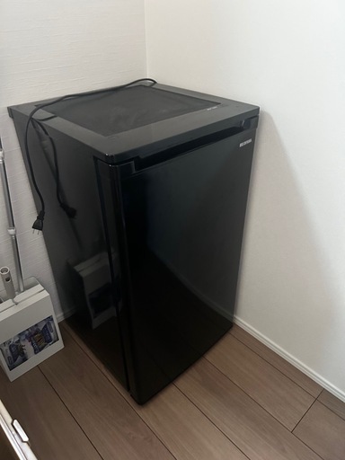 2022年製　冷凍庫