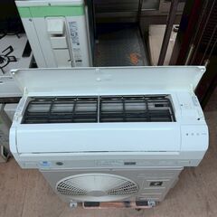 K06404 中古エアコン シャープ 2017年製 主に6畳用 冷房能力 2.2KW / 暖房能力 2.5KWの画像