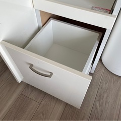 食器収納棚　の画像