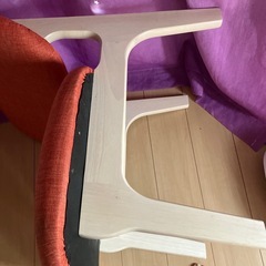 ニトリ　ワイド　ダイニングチェア　オレンジ　の画像
