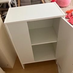 IKEA 本棚　収納棚の画像