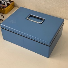 【鍵2本付・動作OK】日本プラスター CB‑030FX FX型 手提金庫 小型金庫 青 色 傷あり 通電不要 鍵開閉式 現状品 DIYやオフィス備品にの画像