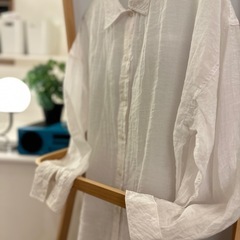 白シャツ　シアーシャツ　透け感　ナチュラル　夏服の画像