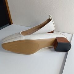 新品 25cm ホワイト クロコ型押し パンプス ヒール5cmの画像