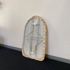 【無料】レトロなアイロン台の画像