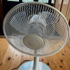 首が少し不具合な扇風機の画像