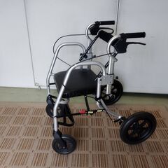 カナヤママシナリー 歩行車 歩行器 介助型車椅子 ハンドル高さ調節可 シルバー　/UJ-1311 1Fの画像