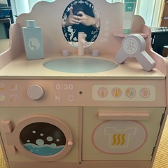 ピンクのおもちゃのドレッサー