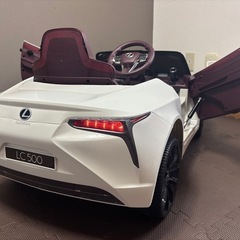 ※売約済※‼️格安‼️電動乗用ラジコン‼️レクサス LEXUS LC500‼️ペダル踏むだけグングン走る‼️充電器・保護者遠隔操作リモコン付き‼️の画像