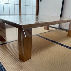 木製テーブル の画像