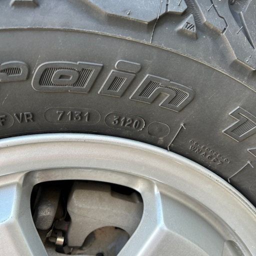プリウス30に履いてました