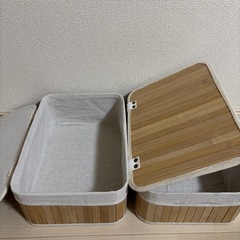 竹と布製のボックス2個の画像