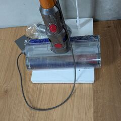 Dyson V8 Fluffy｜動作良好｜純正バッテリー交換（約2年前）｜ローラー汚れあり｜用賀引き取り可の画像