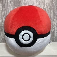 ポケモンめちゃでかぬいぐるみ　モンスターボールの画像