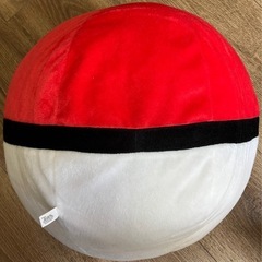 ポケモンめちゃでかぬいぐるみ　モンスターボールの画像