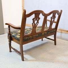 MITSUKOSHI(三越家具)の高級家具、Brugge(三越ブルージュ)の2人掛けソファ。英国カントリースタイルの上品でクラシックなデザインが魅力的なアームベンチです。/カントリーハウスの画像